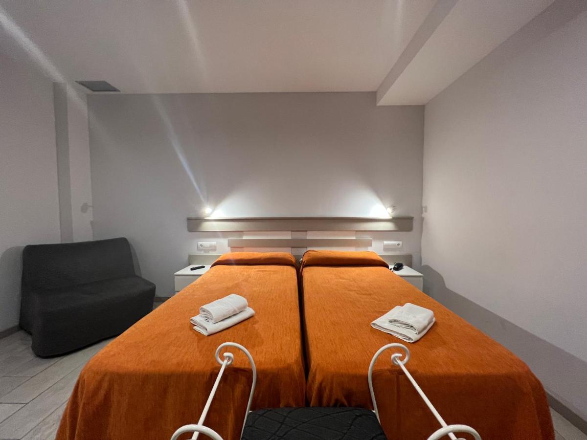 Apartamentos Comfort Calella Bagian luar foto
