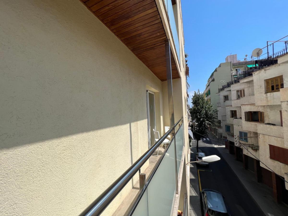 Apartamentos Comfort Calella Bagian luar foto