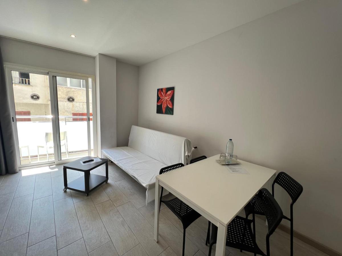 Apartamentos Comfort Calella Bagian luar foto