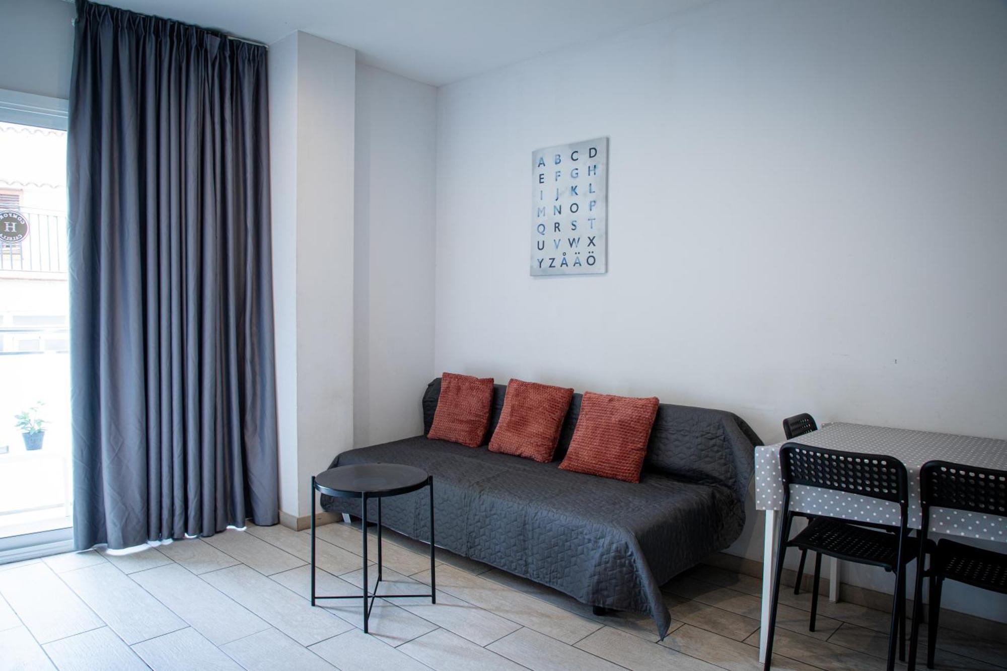 Apartamentos Comfort Calella Bagian luar foto