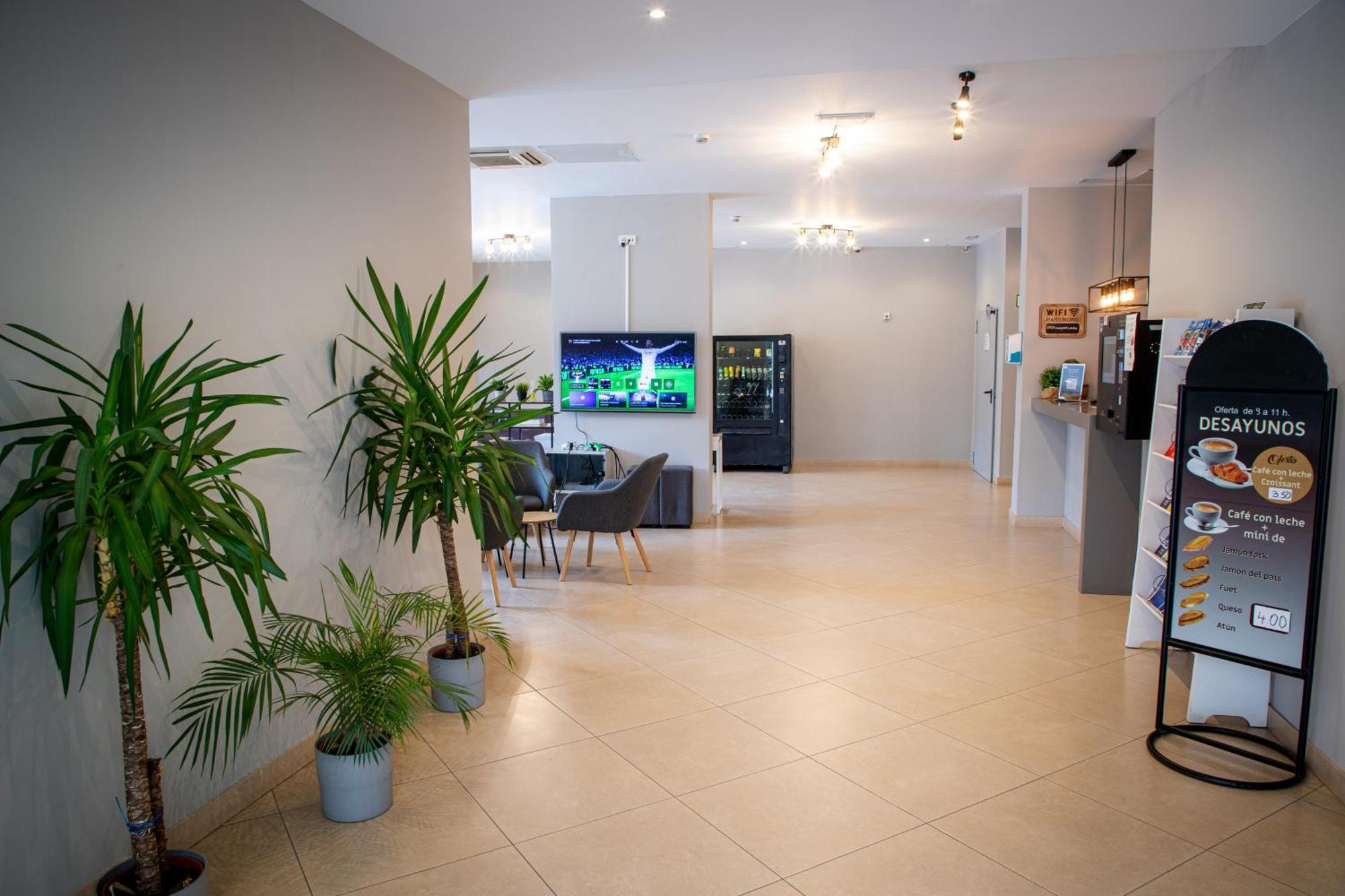 Apartamentos Comfort Calella Bagian luar foto