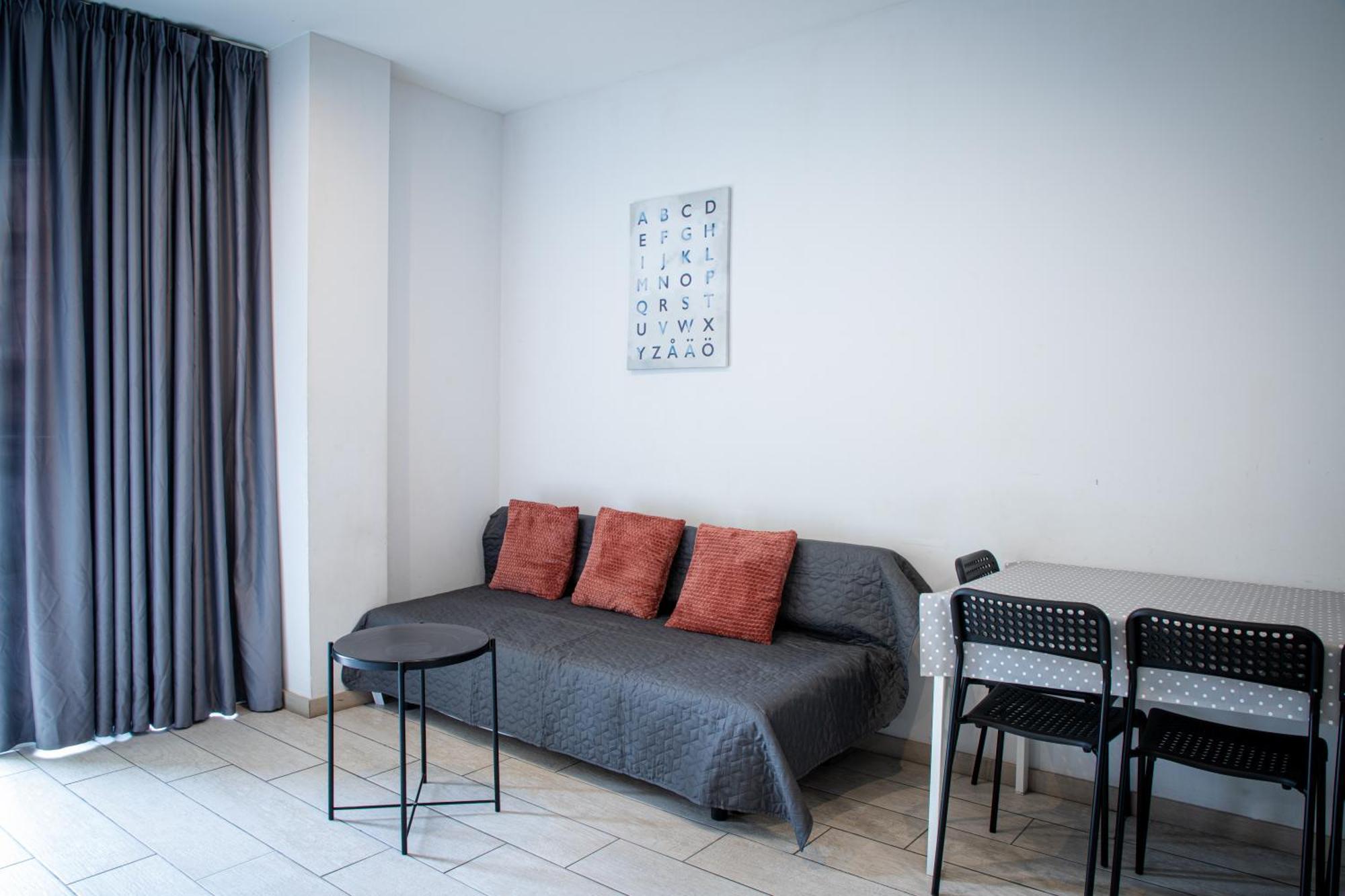 Apartamentos Comfort Calella Bagian luar foto