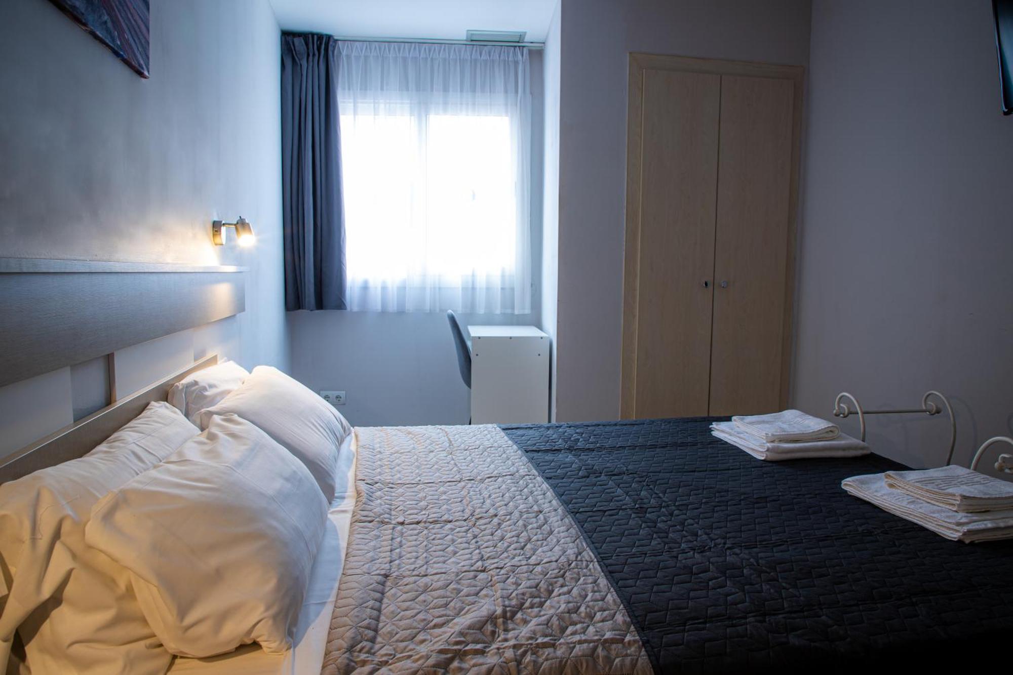 Apartamentos Comfort Calella Bagian luar foto