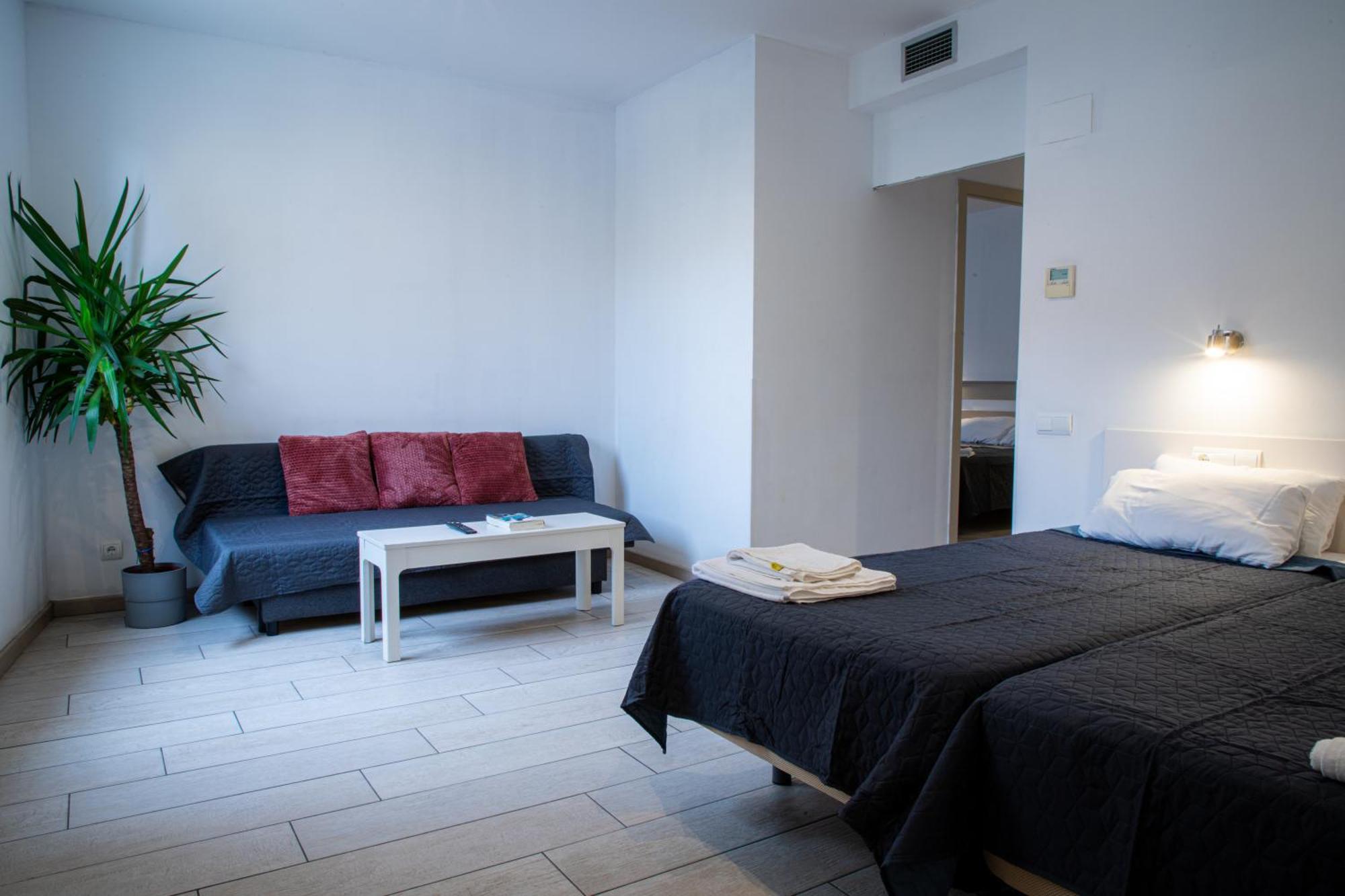 Apartamentos Comfort Calella Bagian luar foto