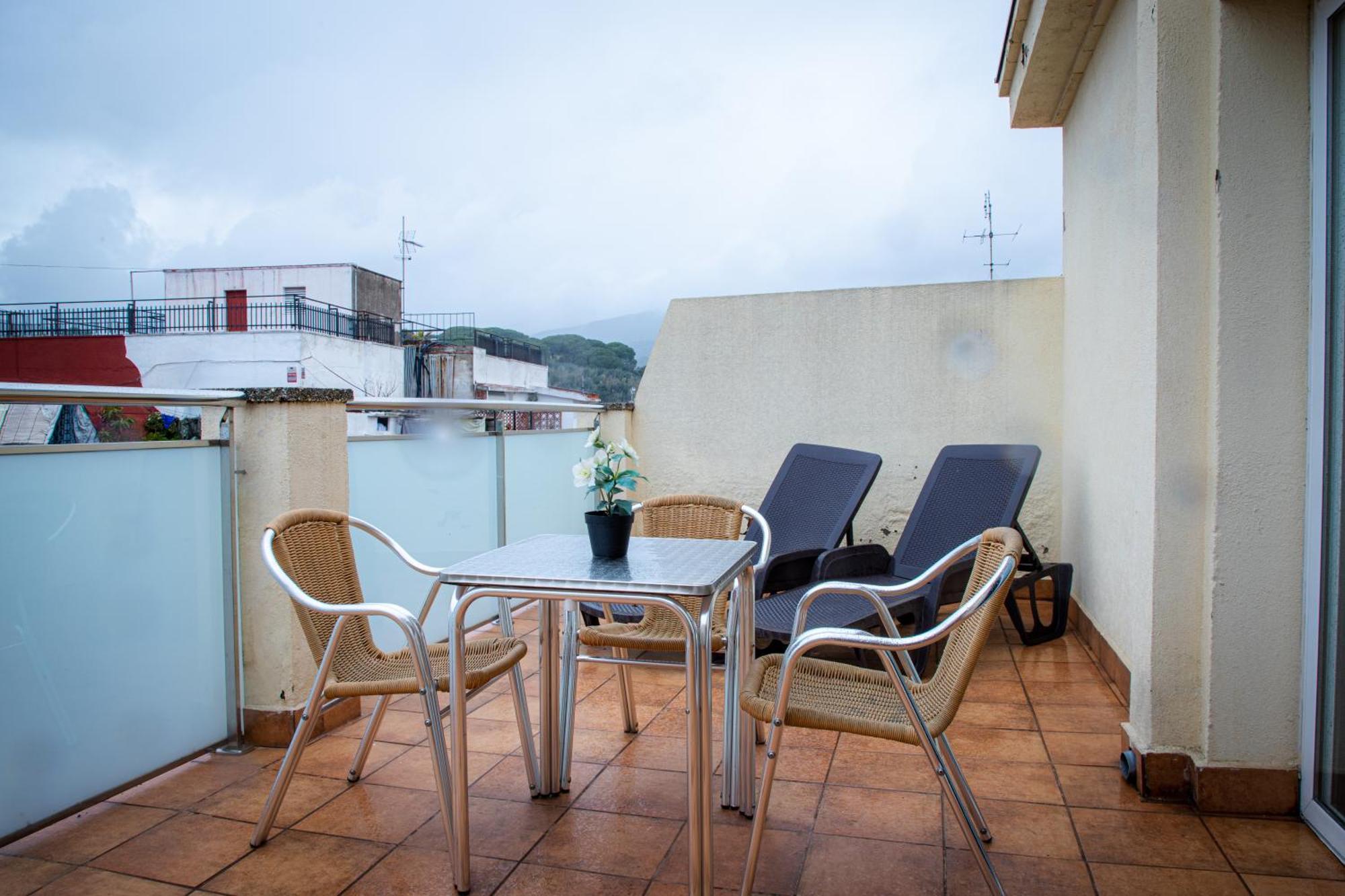 Apartamentos Comfort Calella Bagian luar foto