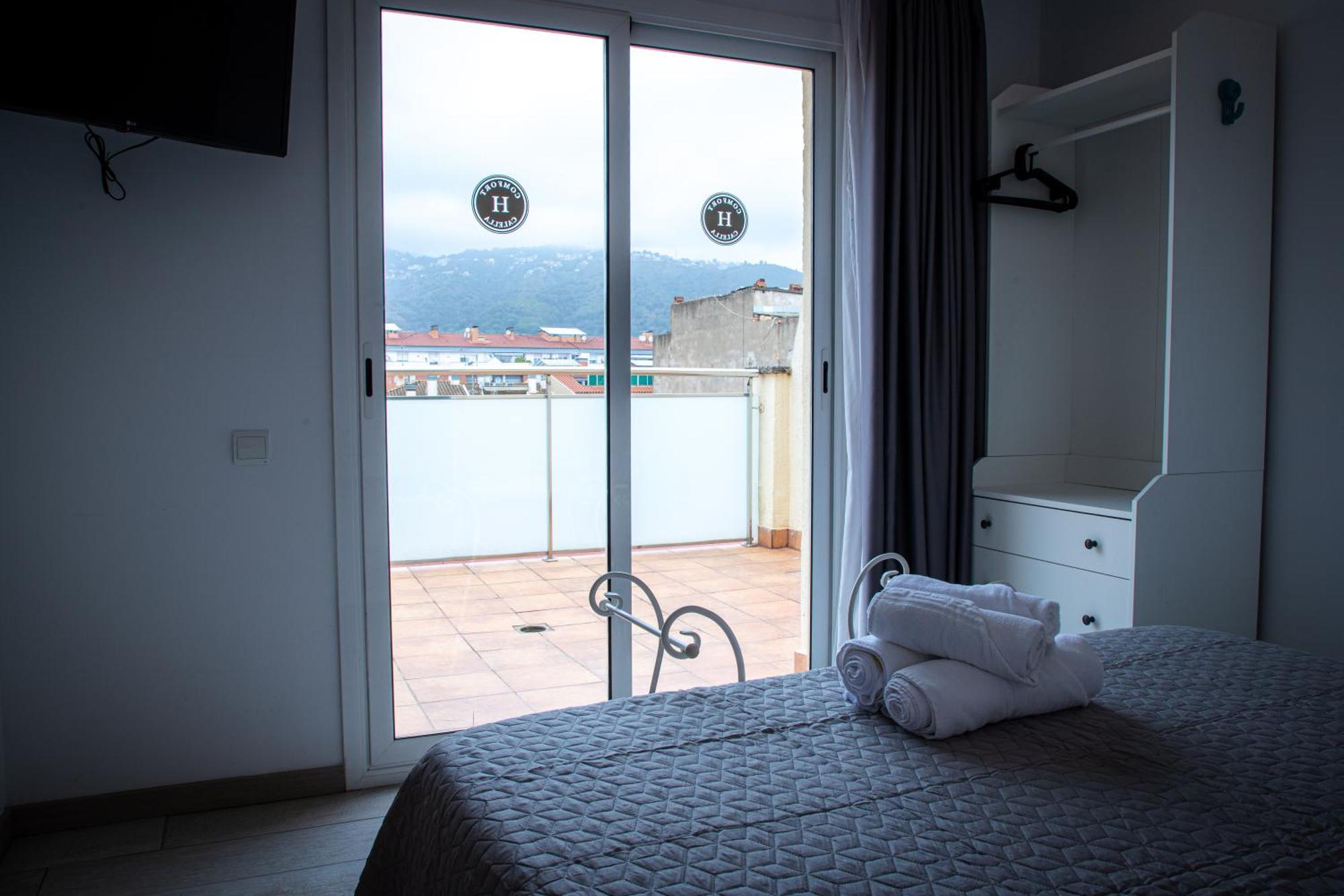 Apartamentos Comfort Calella Bagian luar foto