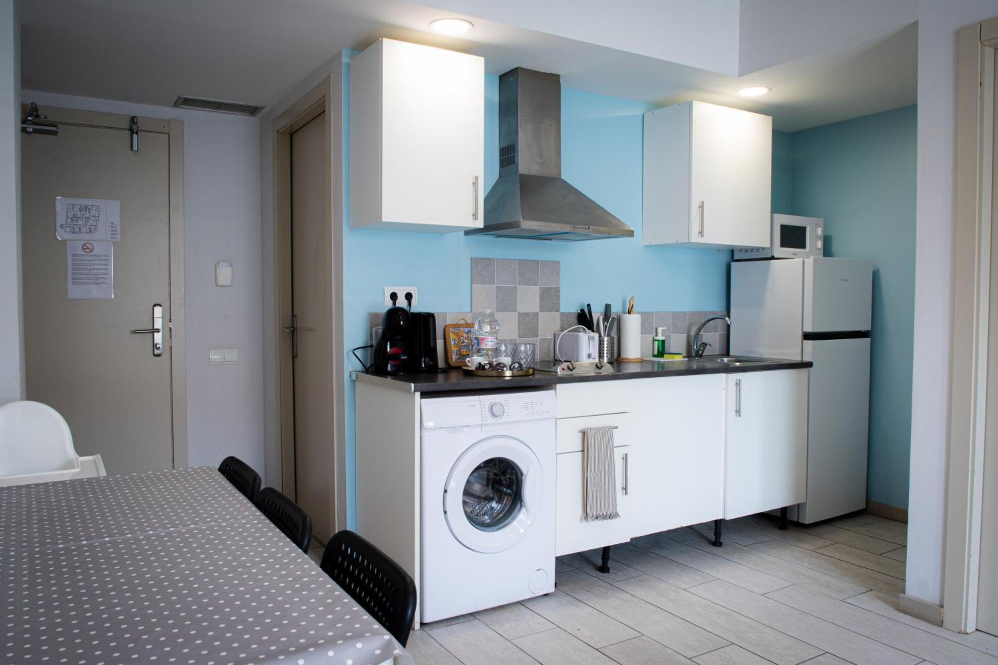 Apartamentos Comfort Calella Bagian luar foto