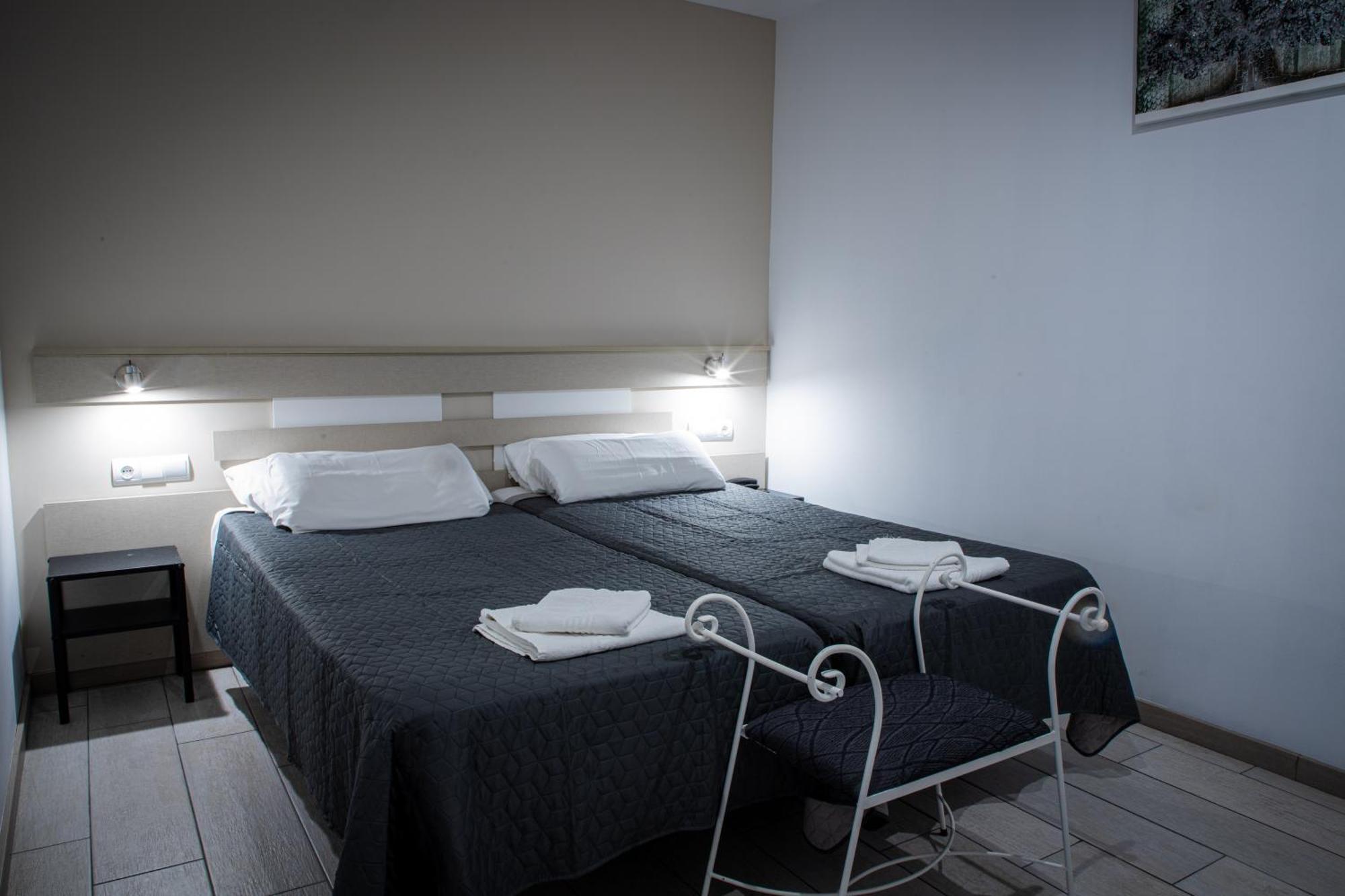 Apartamentos Comfort Calella Bagian luar foto
