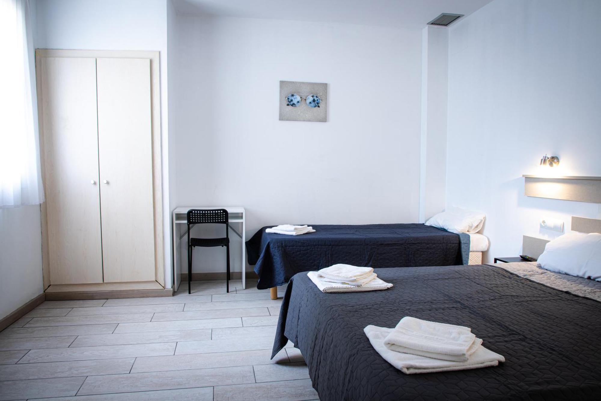 Apartamentos Comfort Calella Bagian luar foto