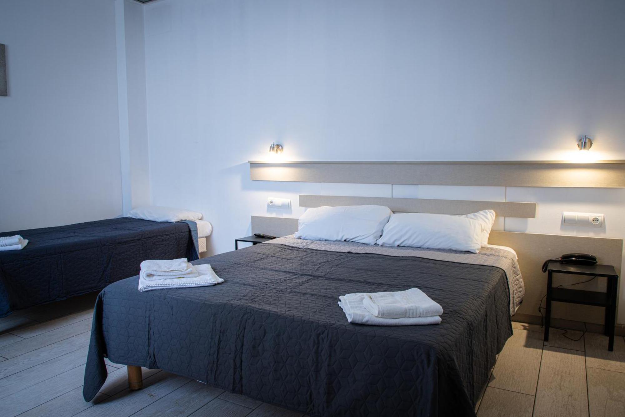 Apartamentos Comfort Calella Bagian luar foto