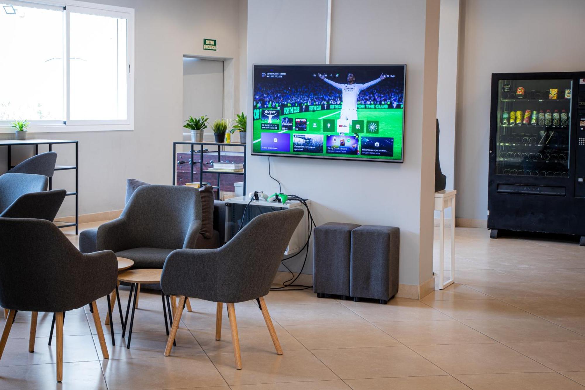 Apartamentos Comfort Calella Bagian luar foto